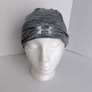 Under Armour || Skull women’s Heather grey with reflective logo Sz one Sz